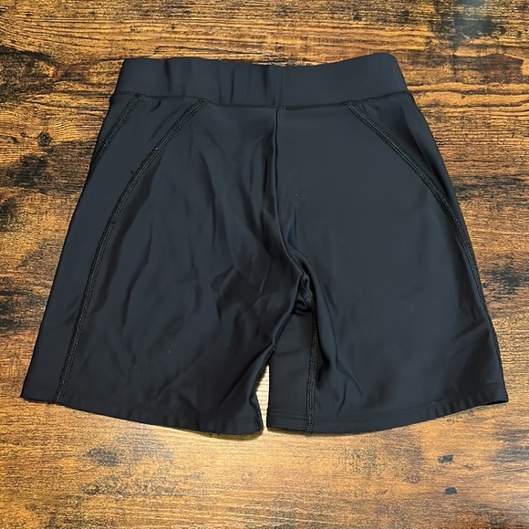 Under Armour Shorts - Picture 3 of 5